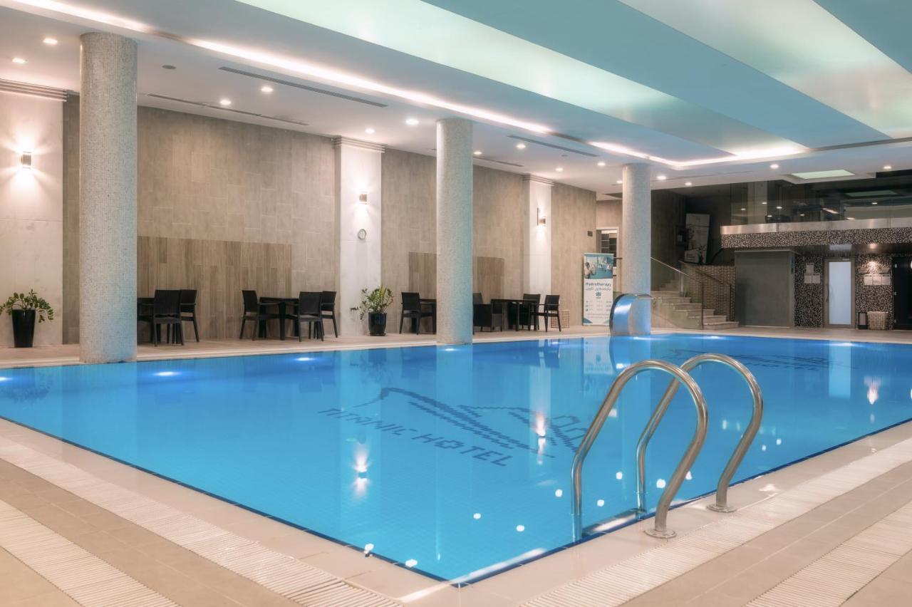 Titanic Hotel & Spa Sulaymaniyah Exterior photo Swimming pool