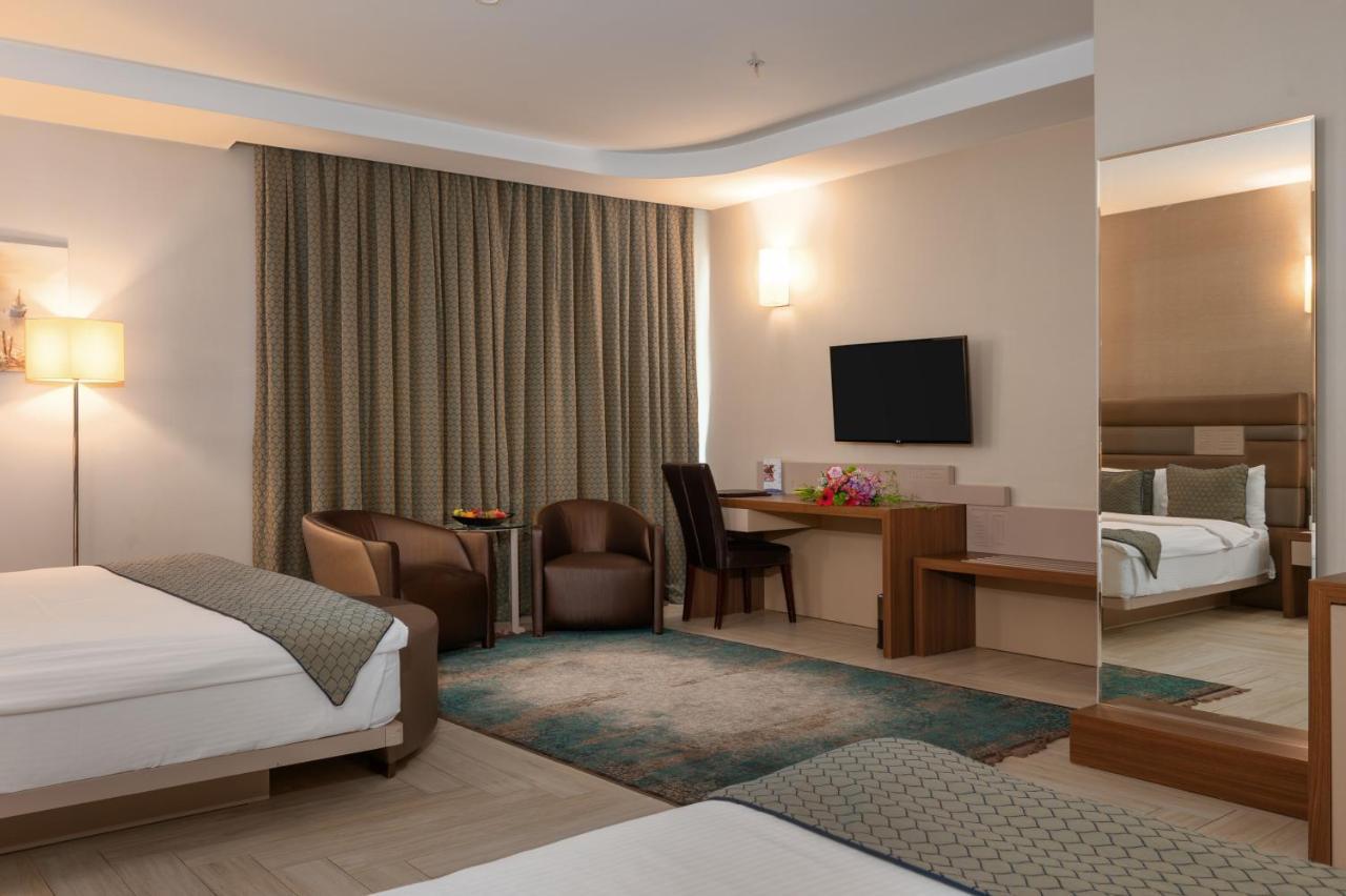 Titanic Hotel & Spa Sulaymaniyah Exterior photo A room at the hotel