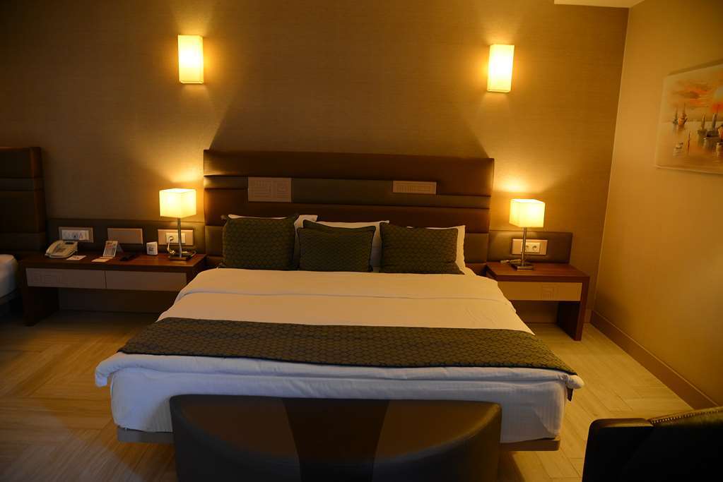Titanic Hotel & Spa Sulaymaniyah Room photo A room at the Taj Bengal